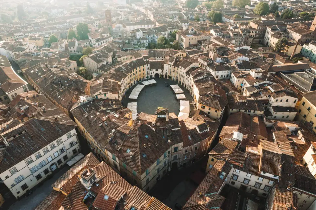 Blick auf die Hufeisensiedlung in Lucca