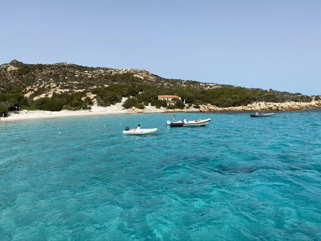 einer der schönsten Strände Sardiniens während deiner Vespa-Tour