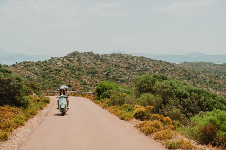 Vespa und Landschaft